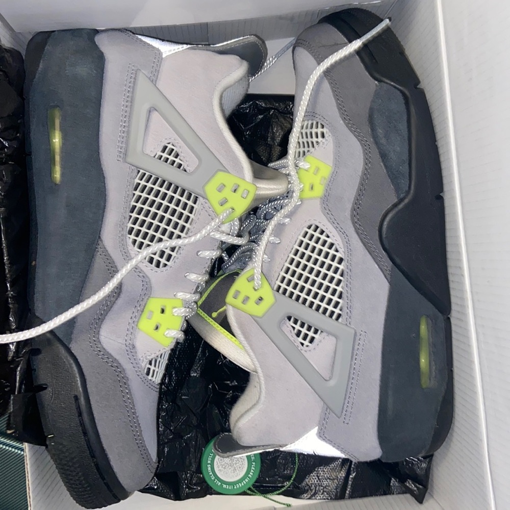 Grade school size Jordan Retro 4s